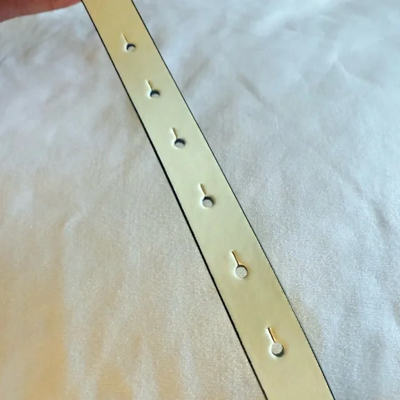 Valentino Baby Beige Leather Belt Size XS - www.accessdevices.in display picture 1